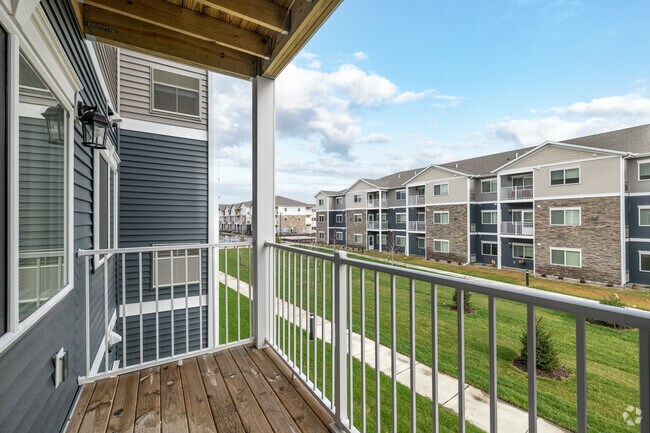 2BR, 2BA - 1,050SF - Balcony