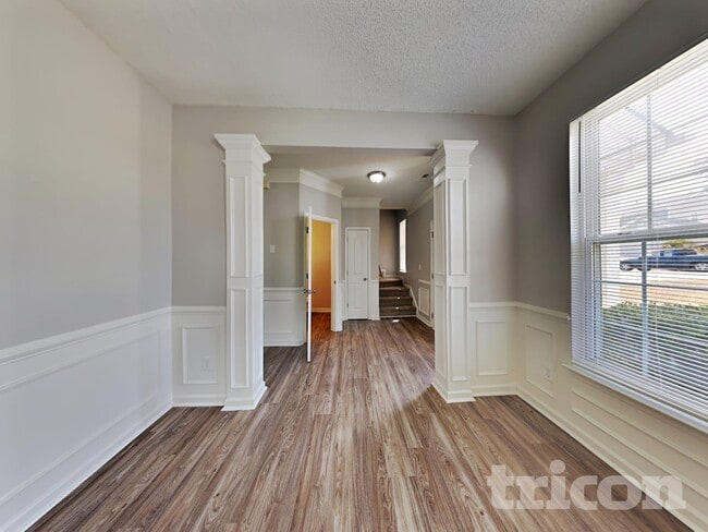 Photo - 5920 Shining Oak Ln