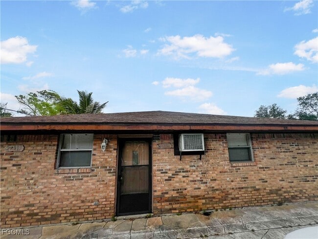 Building Photo - 27917 Washington St Rental