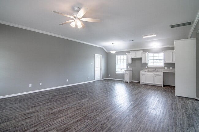 Photo - 100 Shorewood Dr