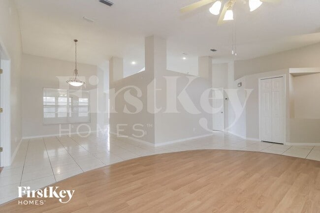 Photo - 474 Awin Cir SE