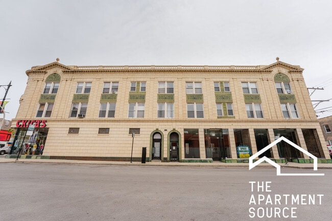 Photo - 4755 N Sawyer Ave Unit 2H