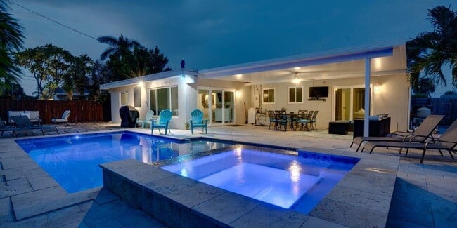 Building Photo - Step Into Sunshine: Modern Charm Meets Coa...