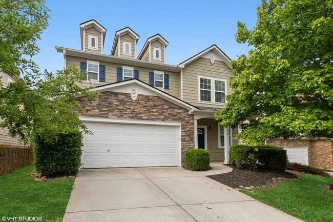 Photo - 379 Roseglen Dr NW House