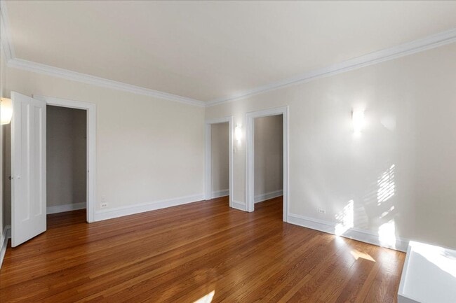 Photo - Large Studio in Andersonville Unit 31-3B