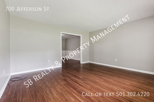 Photo - 700 Jefferson Dr