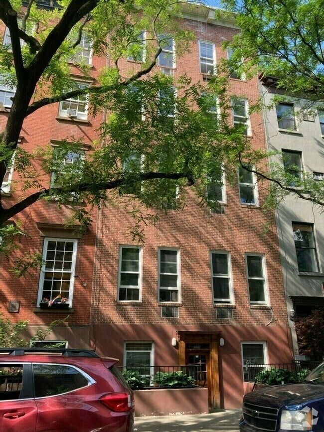 Building Photo - 320 W 22nd St Rental