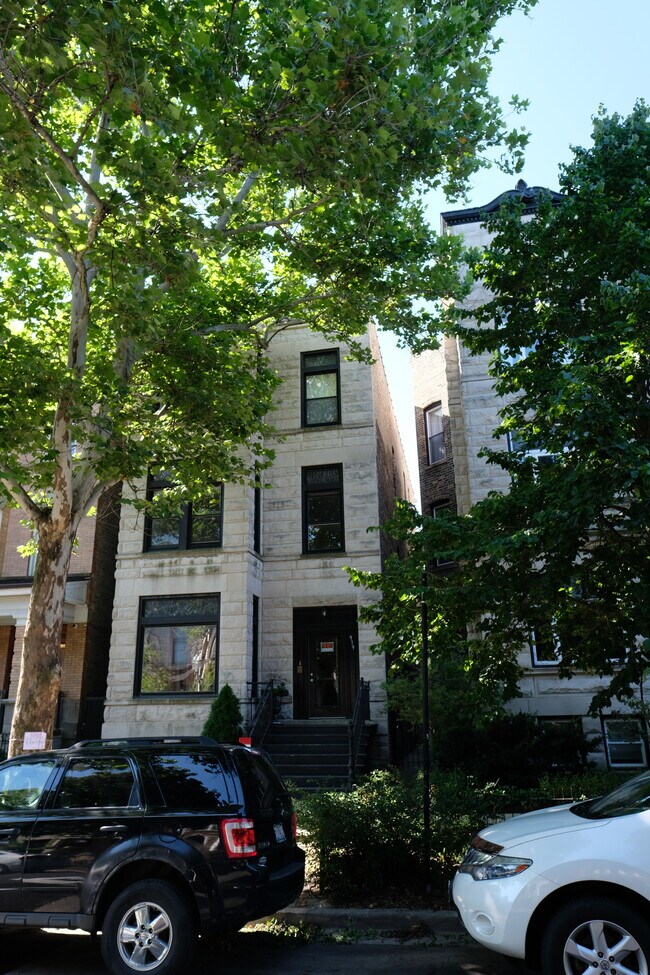 Front View - 919 W Newport Ave Unit Garden
