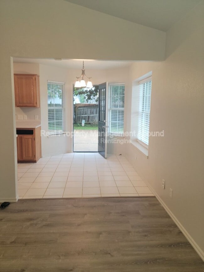 Photo - 3208 N 8th Pl