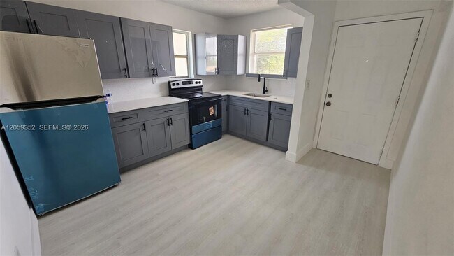 Photo - 1000 W 28th St Unit 17
