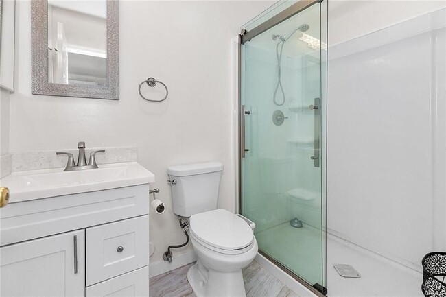 Photo - 8829 Sylmar Ave