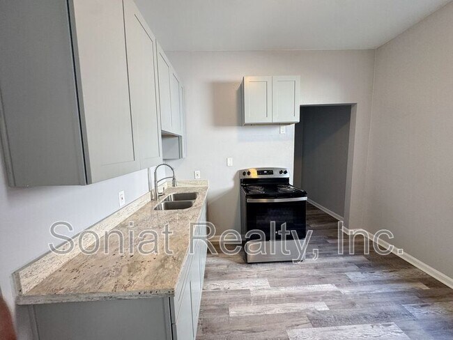 Photo - 2114 Painters St