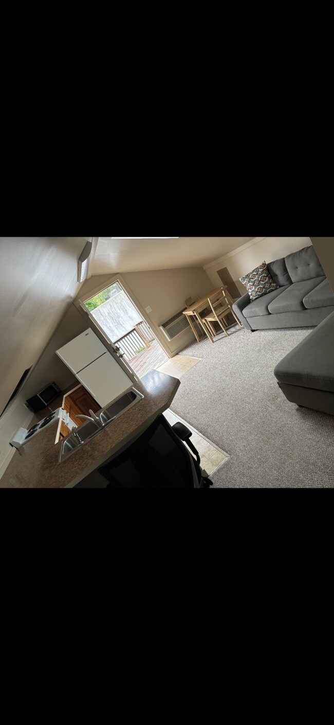 Sala de estar/cocina - 265 Sycamore St Unidad C