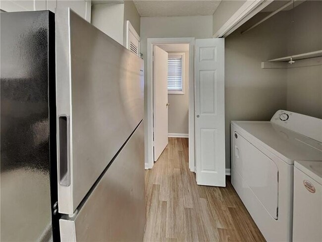 Photo - 5022 Hawthorne Ct Unit Apt 1