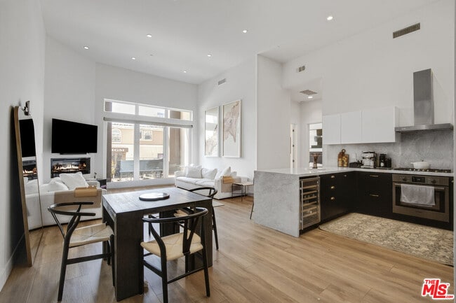 Photo - 118 S Kenwood St Unit 102