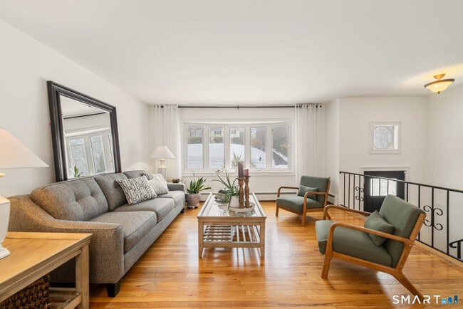 Photo - 16 Cushing Dr