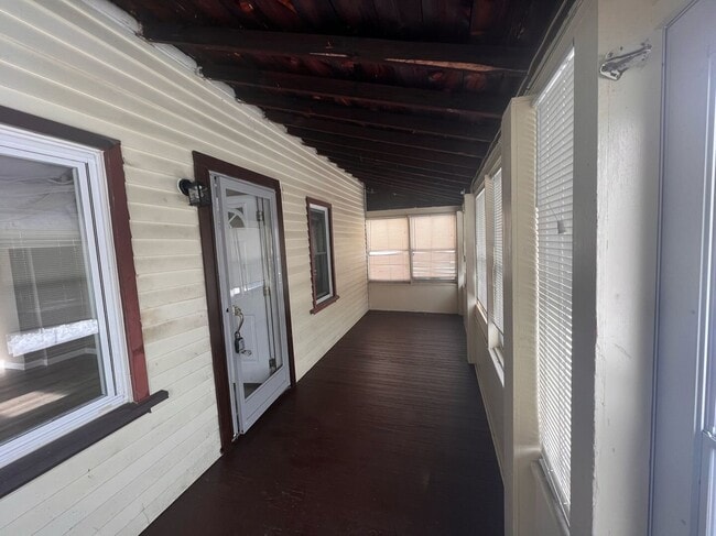 Move-In Ready- 2 bedroom/1 Bath Home in Eastpointe