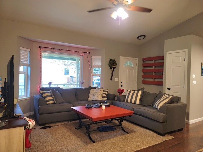 Photo - 3 Bedroom Home in convenient Poulsbo location!