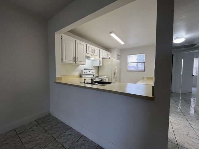 Photo - 842 NE 209th St