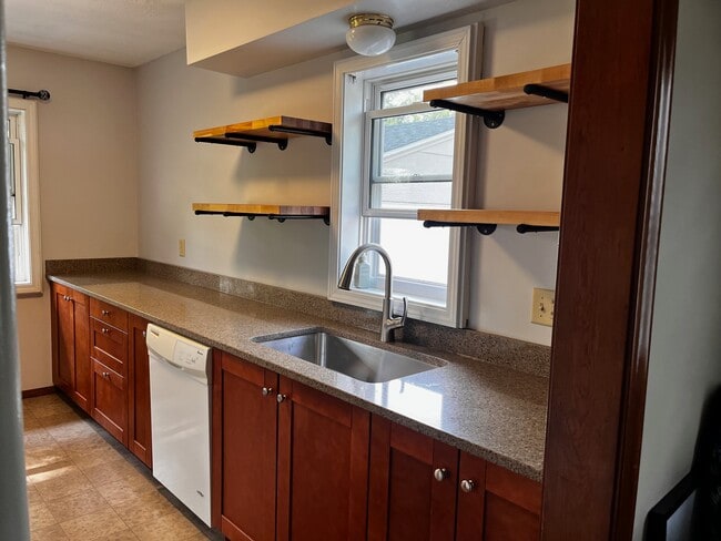 kitchen quartz countertops - 4151 Rahn Rd House