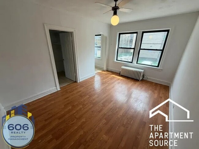 Building Photo - 1135 W Lunt Ave Unit 1135 West Lunt Avenue