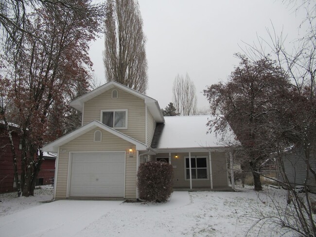 Great Whitefish Home with Attached Garage - Great Whitefish Home with Attached Garage