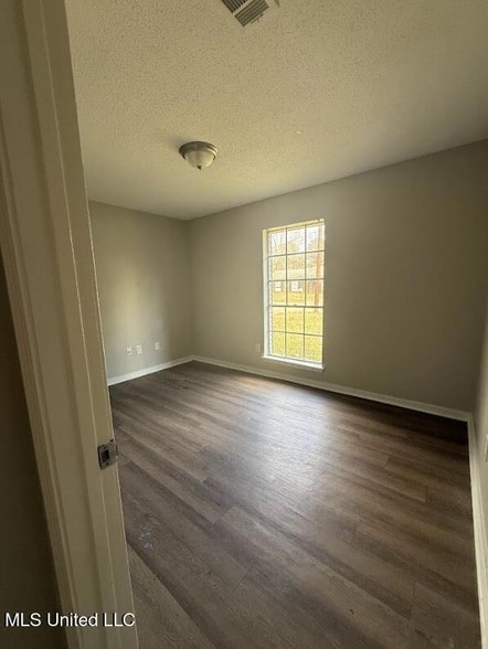 Photo - 601 W Hill Dr