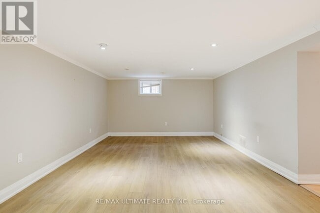Photo - 114 Canlish Rd