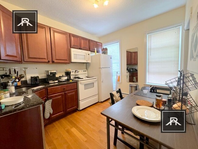 2 bedroom in Brookline MA 02446 - 2 bedroom in Brookline MA 02446 Condo Unit 1