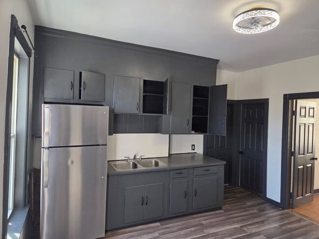 Building Photo - 25 Shepherd St Unit Shepherd Street  1