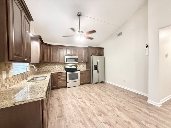 Photo - 420 Winding Way St