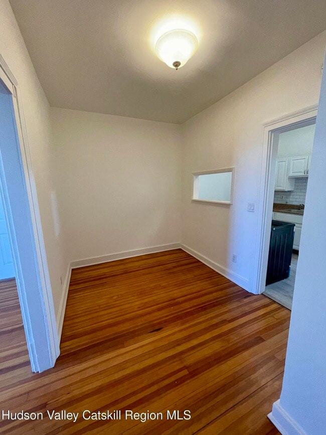 Photo - 707 Warren St