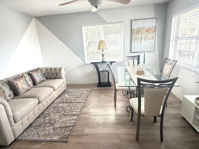 Photo - 406 Lakeside Dr Unit 208