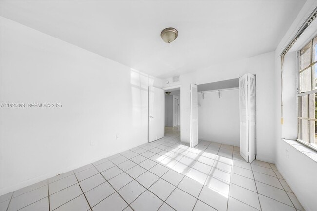 Building Photo - 3453 SW 23rd Terrace Unit 1