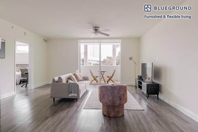 Building Photo - 110 SW 12th St Unit FL2-ID162 Rental