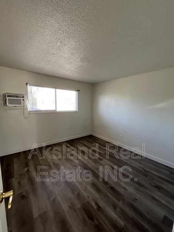 Photo - 4555 Davis Ave