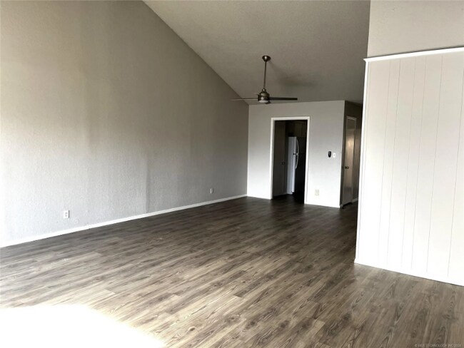 Photo - 8304 E 65th St Unidad 1