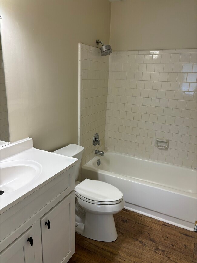 Photo - 923 Pine Oak Trl