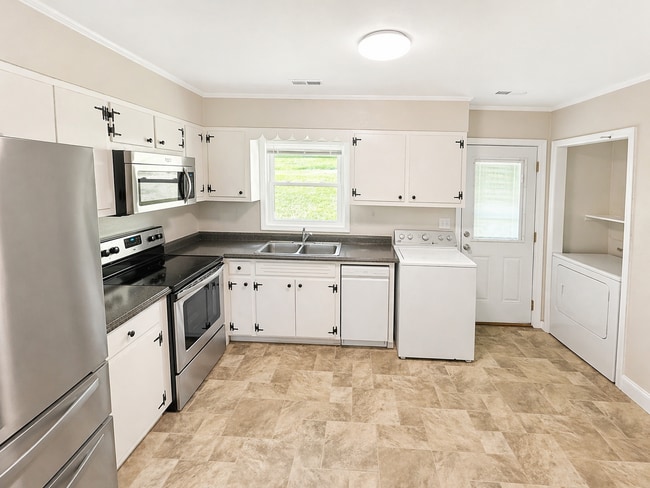 Photo - 705 Depot St NE Unidad 2