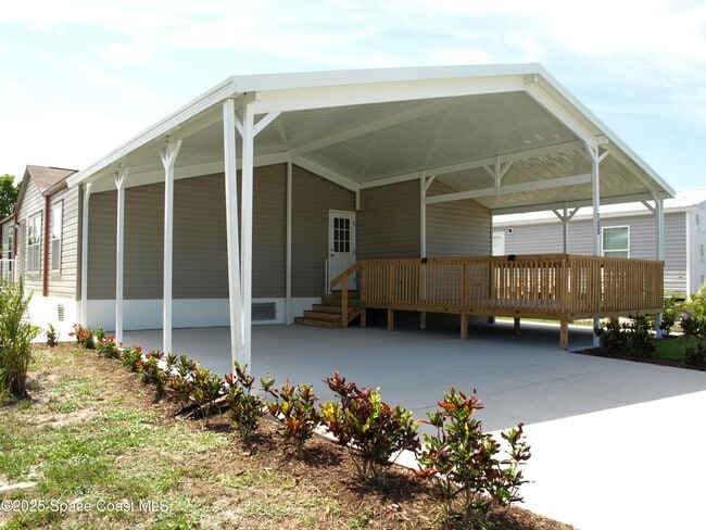 Building Photo - 709 Lark Dr Rental