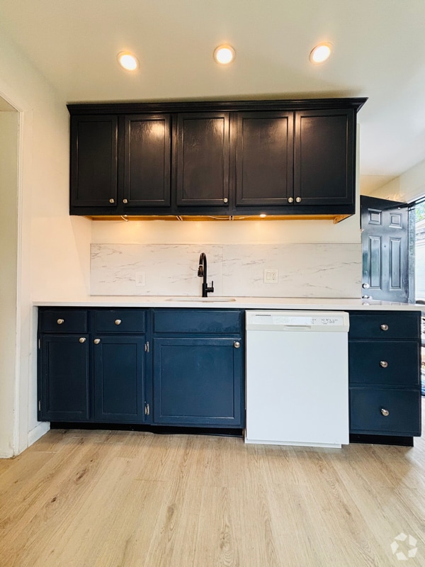 Building Photo - 1520 Meyer Rental