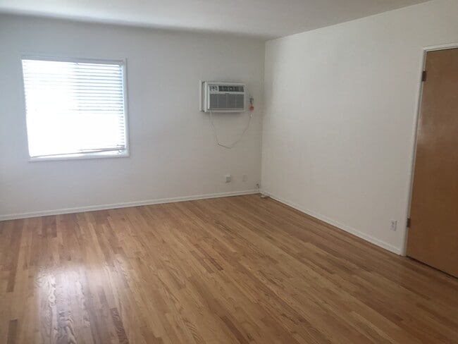 Photo - Thompson Unit #D