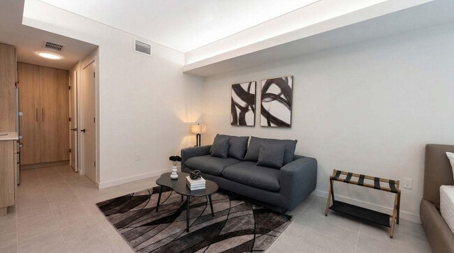 Building Photo - 121 NE 5th St Unit SI FL31-ID1499077P