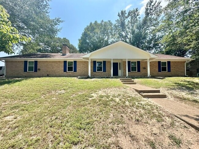 Beautiful 4 Bedroom 2 Bathroom home in Tyler! - Beautiful 4 Bedroom 2 Bathroom home in Tyler!