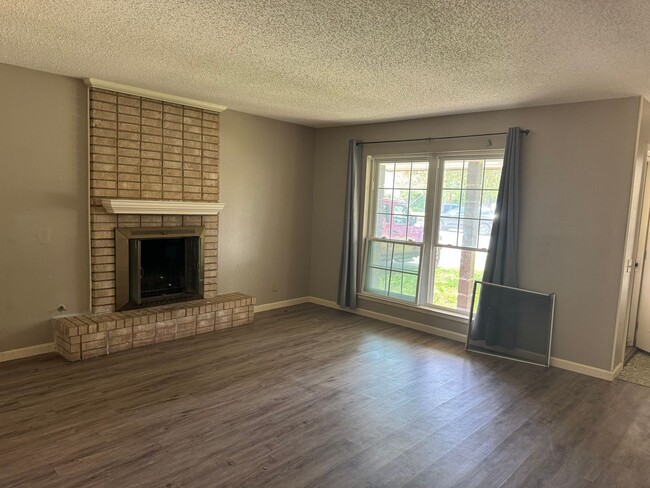 Photo - 11814 Song St