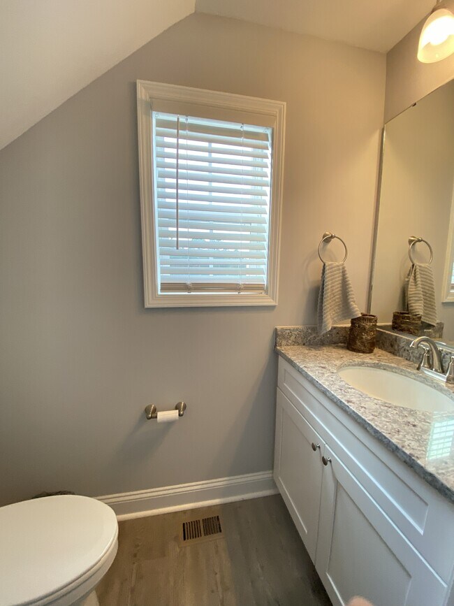 Photo - 900 Allstar Ave