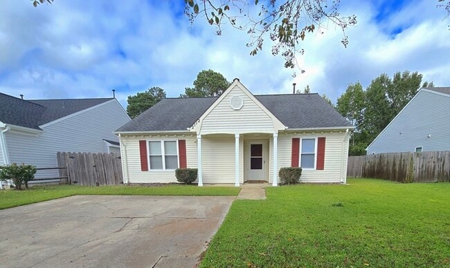 Building Photo - BEAUTIFUL 3-BED, 2-BATH HOME ON THE LAKE I...