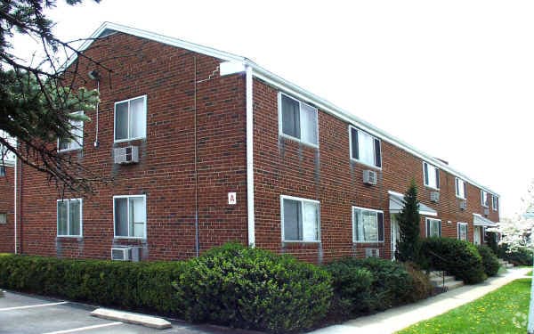Stewart Lane Apartments - Stewart Lane Apartments