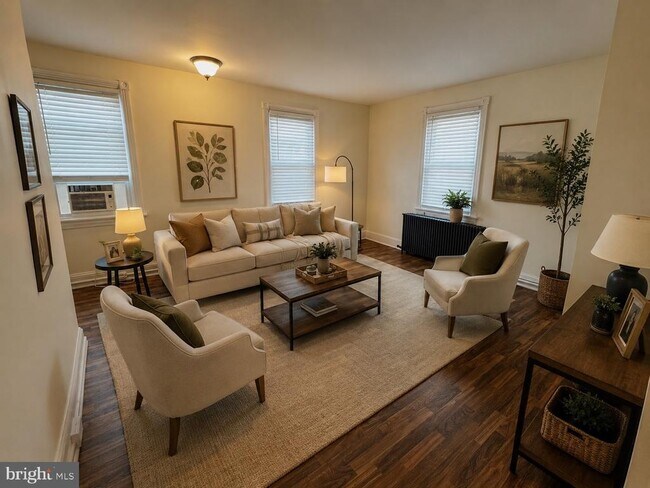 109 E Main St Unit 2