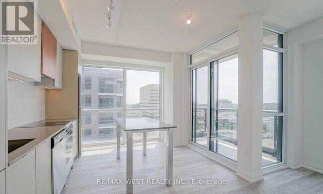 Photo - 26 Gibbs Rd Unité 648